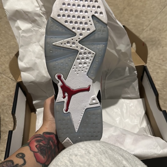 Jordan 6 retro grade school - Picture 3 of 4